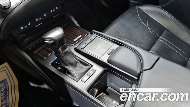 Лексус ES300h 2019 — миниатюра 9