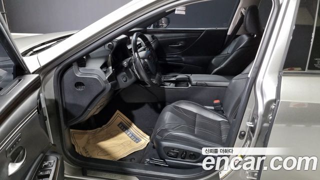 Лексус ES300h 2019 — миниатюра 10