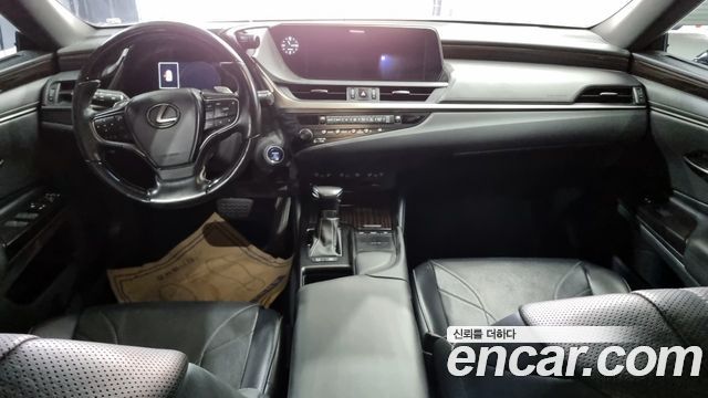 Лексус ES300h 2019 — миниатюра 11