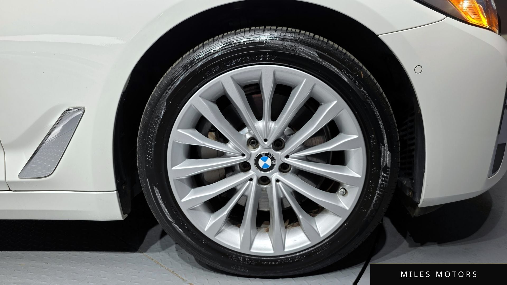 BMW 5 Series (G30) 2021 — миниатюра 5
