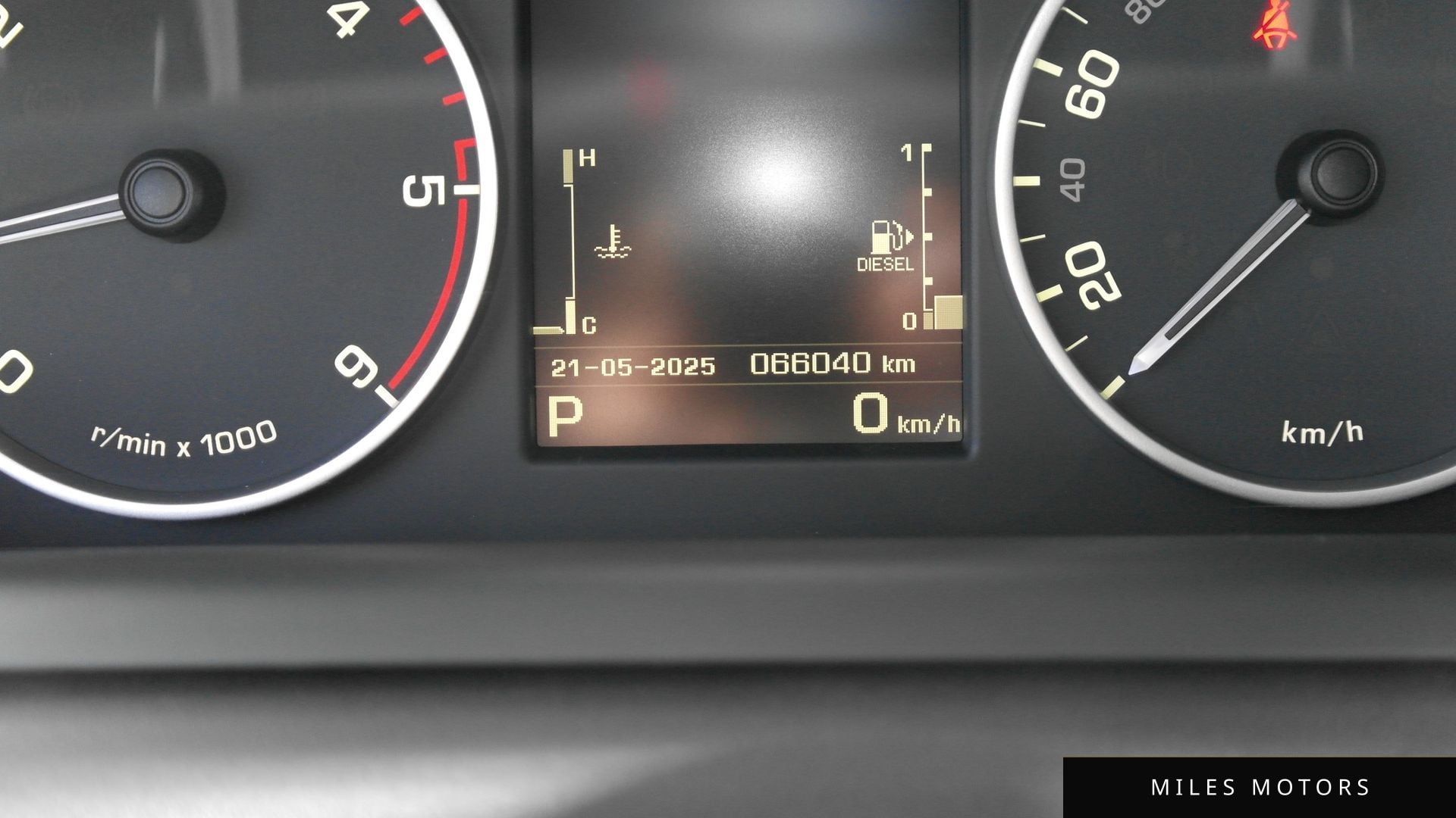 Land Rover Discovery 2016 — миниатюра 8