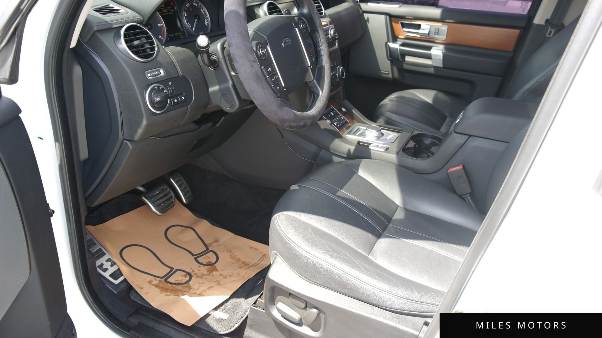 Land Rover Discovery 2016 — миниатюра 10