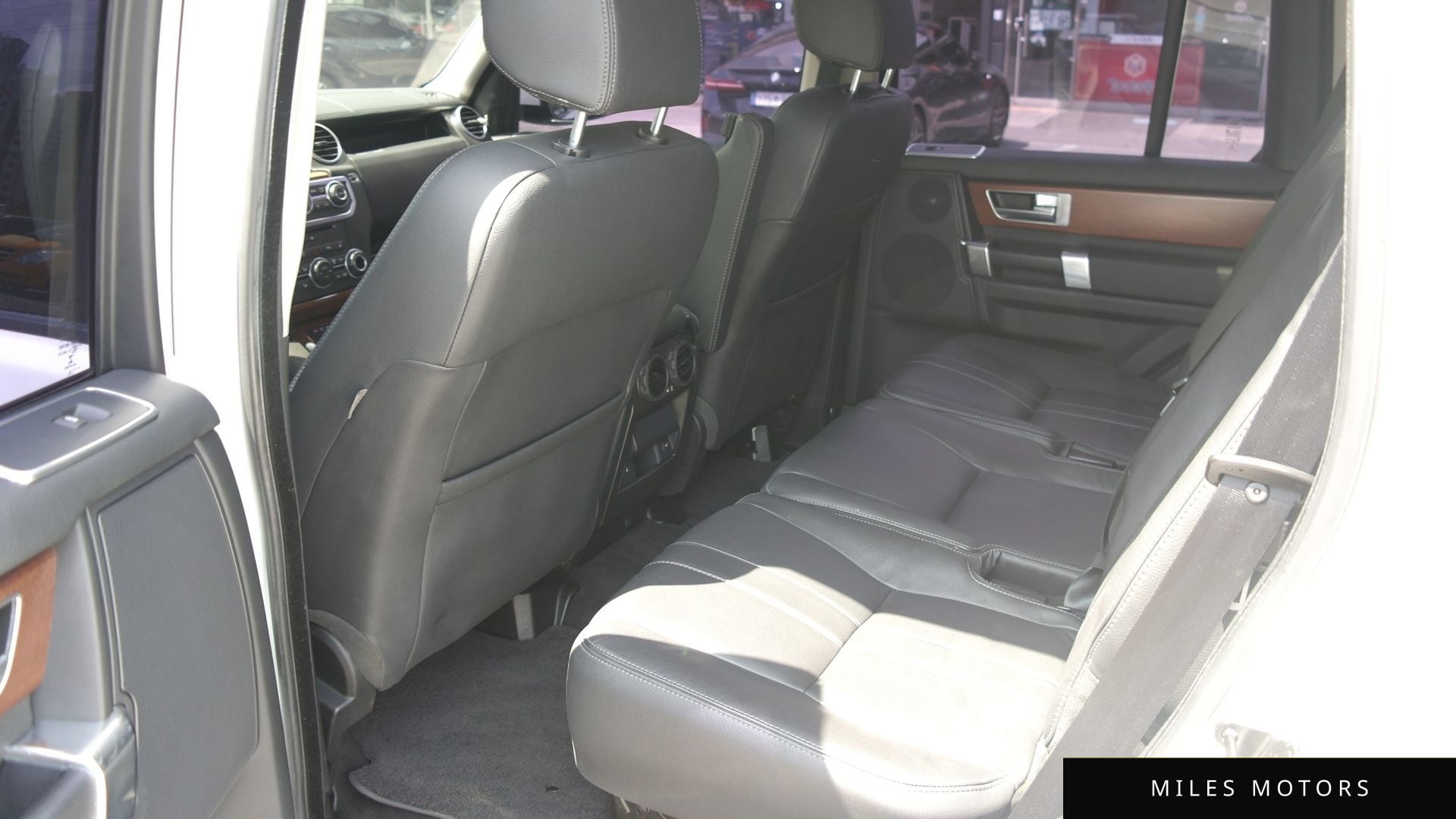 Land Rover Discovery 2016 — миниатюра 11