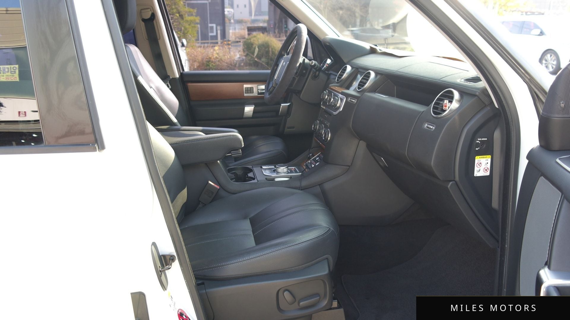 Land Rover Discovery 2016 — миниатюра 12