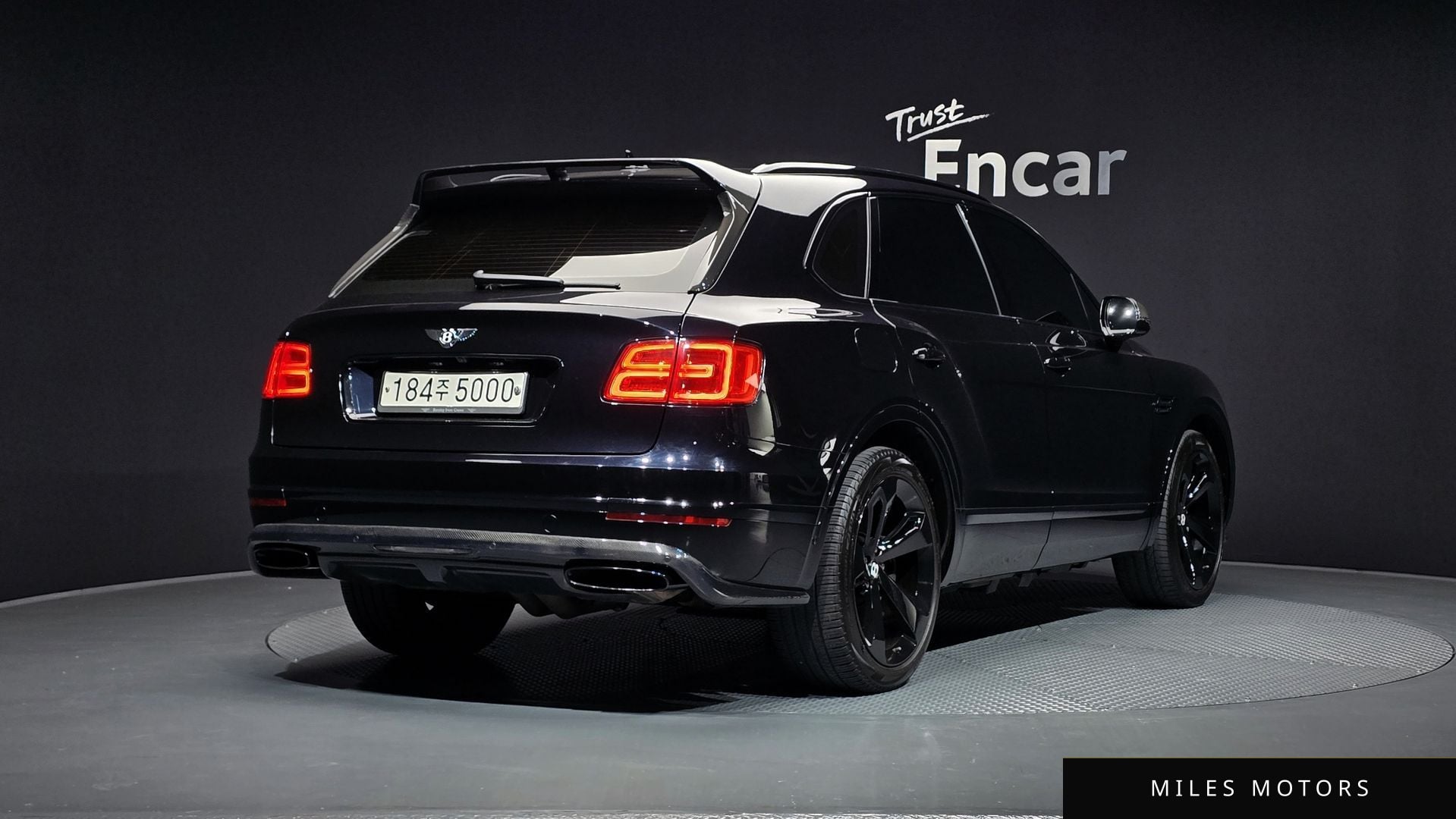 Bentley Bentayga 2017 — миниатюра 2