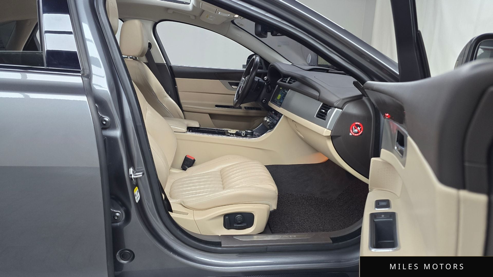 Jaguar XF (X260) 2017 — миниатюра 11