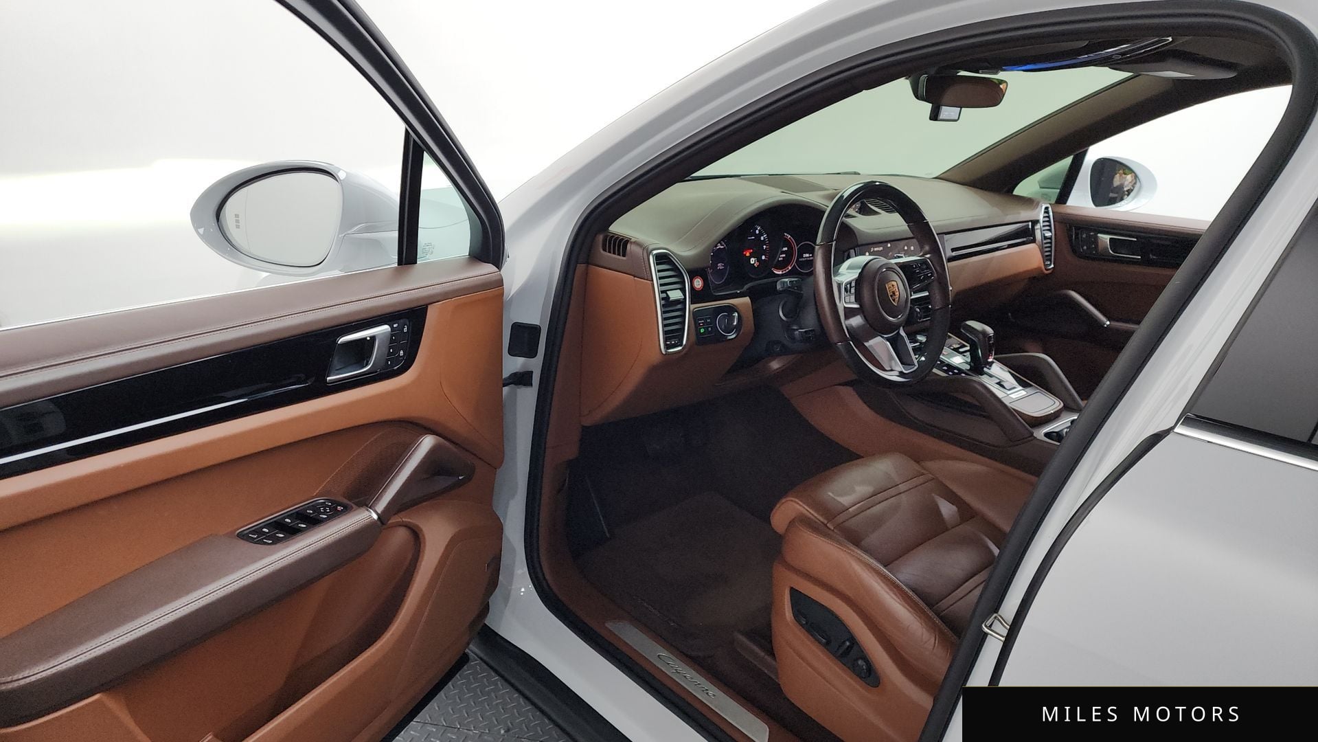 Porsche Cayenne 2022 — миниатюра 10