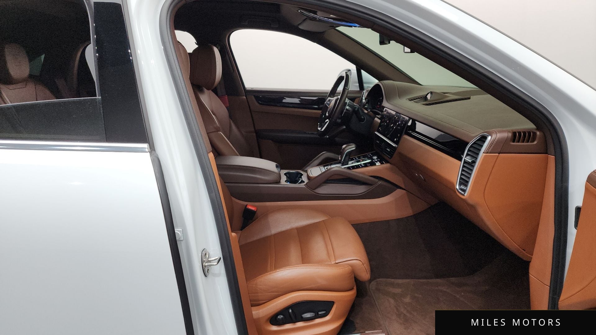 Porsche Cayenne 2022 — миниатюра 11