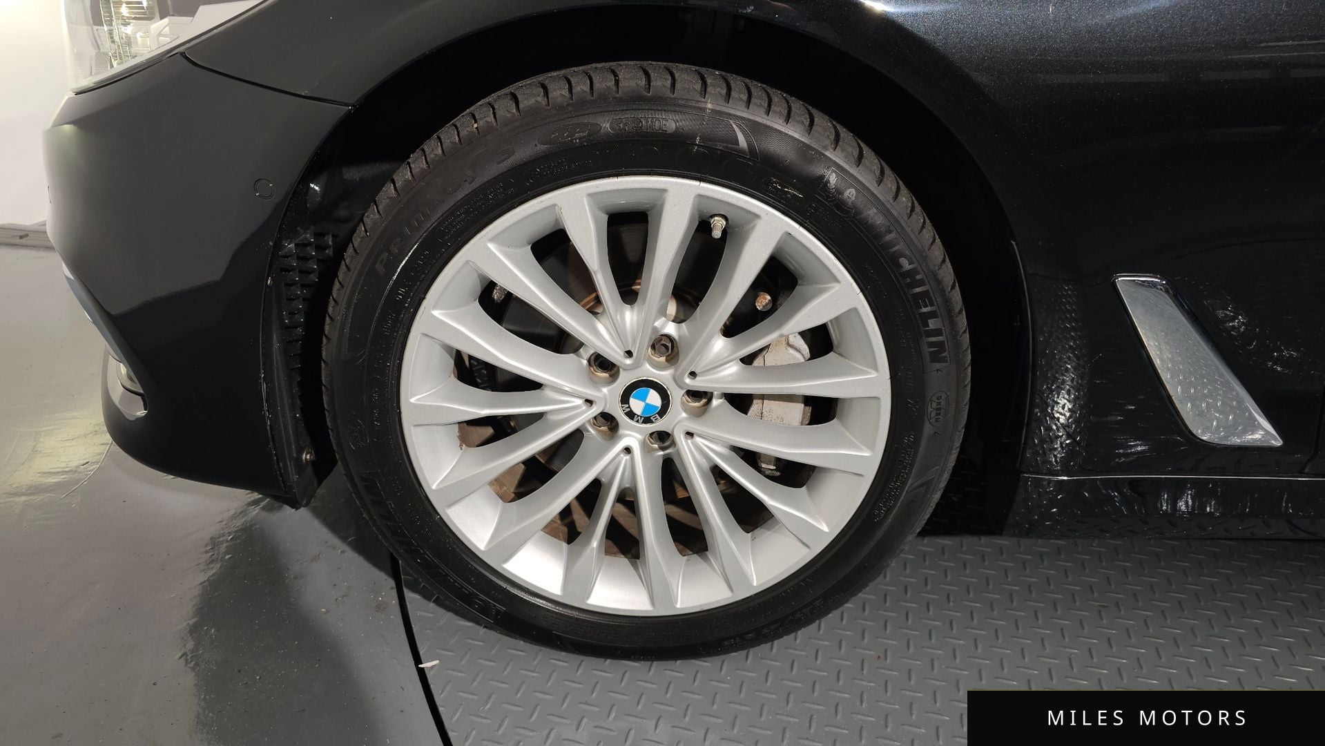 BMW 5 Series (G30) 2019 — миниатюра 5
