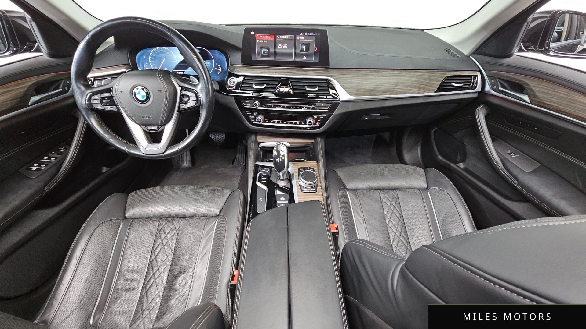BMW 5 Series (G30) 2019 — миниатюра 7