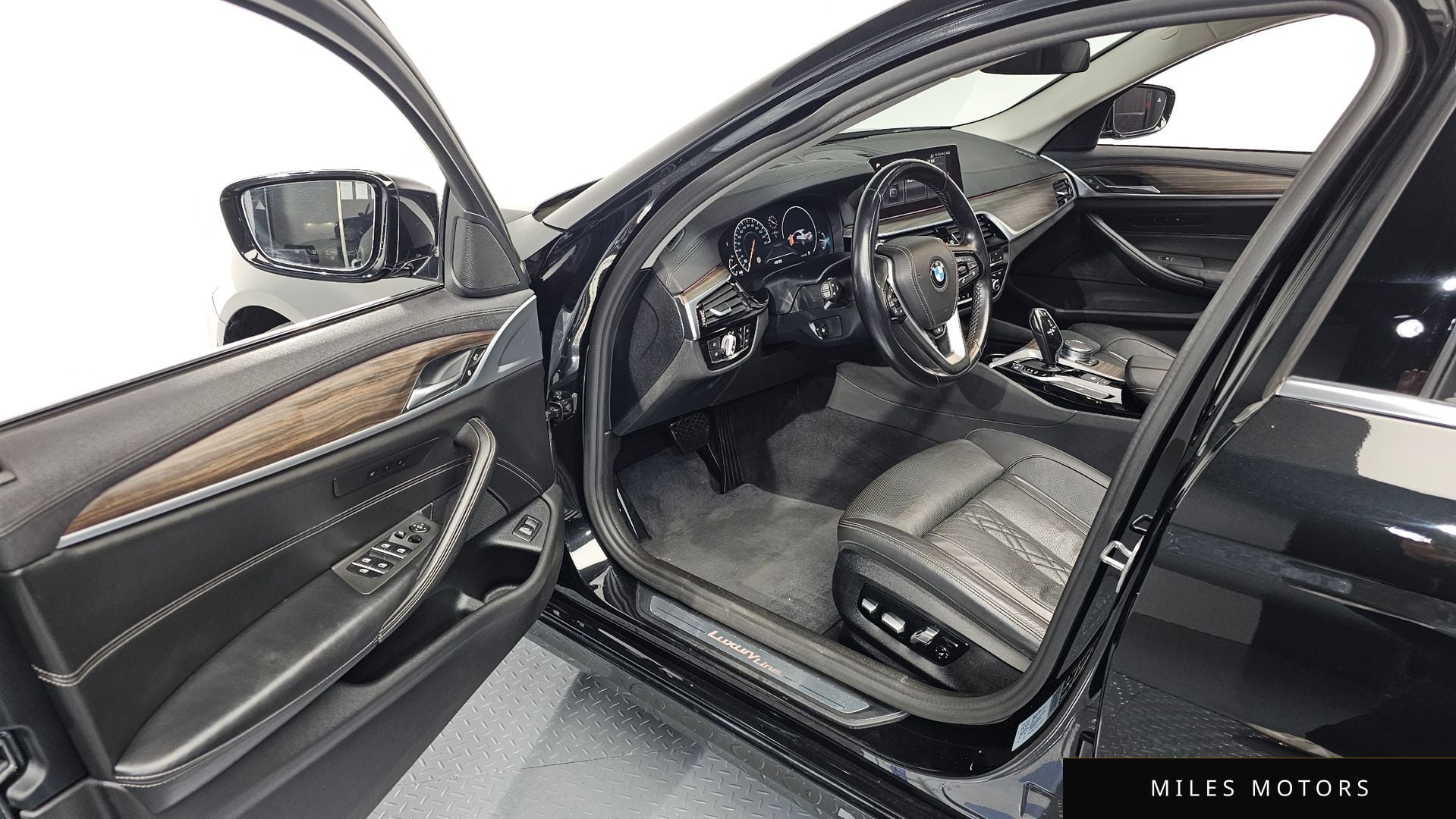 BMW 5 Series (G30) 2019 — миниатюра 10
