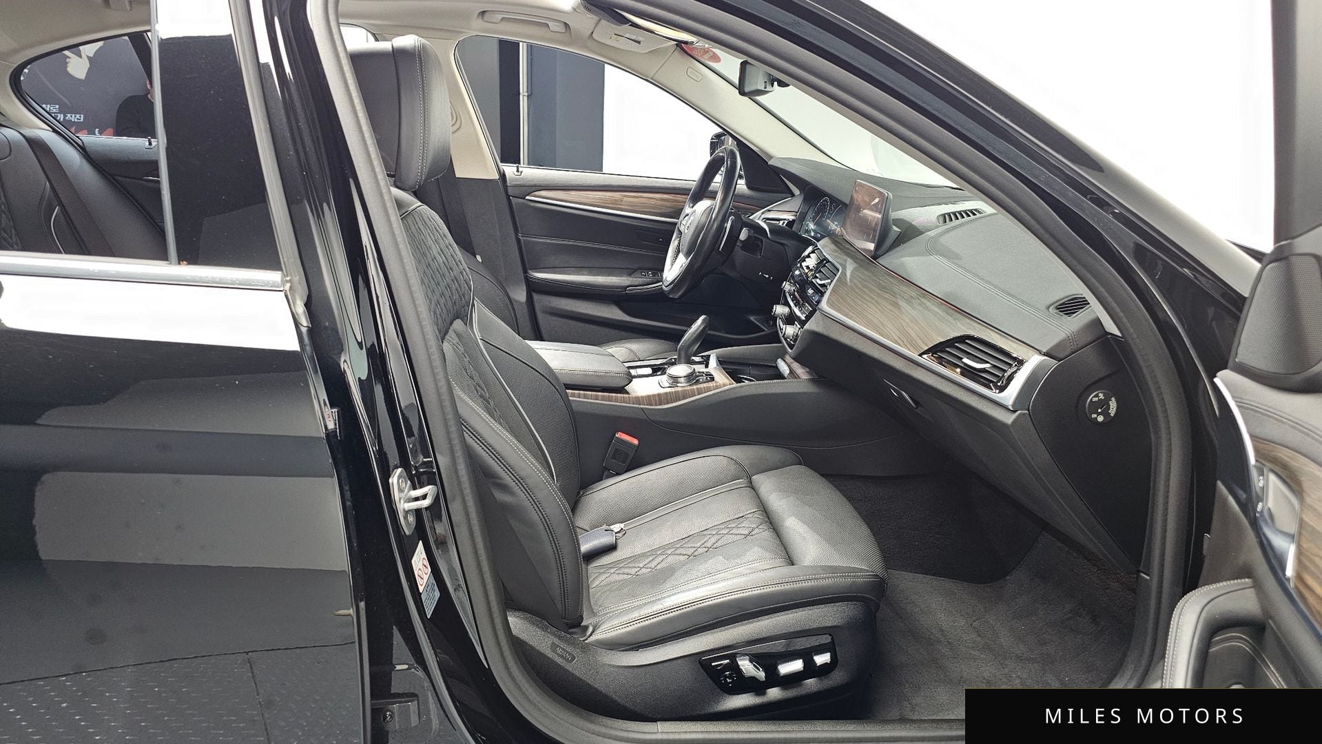 BMW 5 Series (G30) 2019 — миниатюра 11
