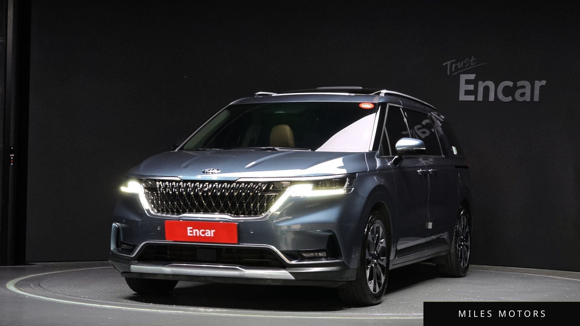 Kia Carnival 2021 — фото 1 из 12