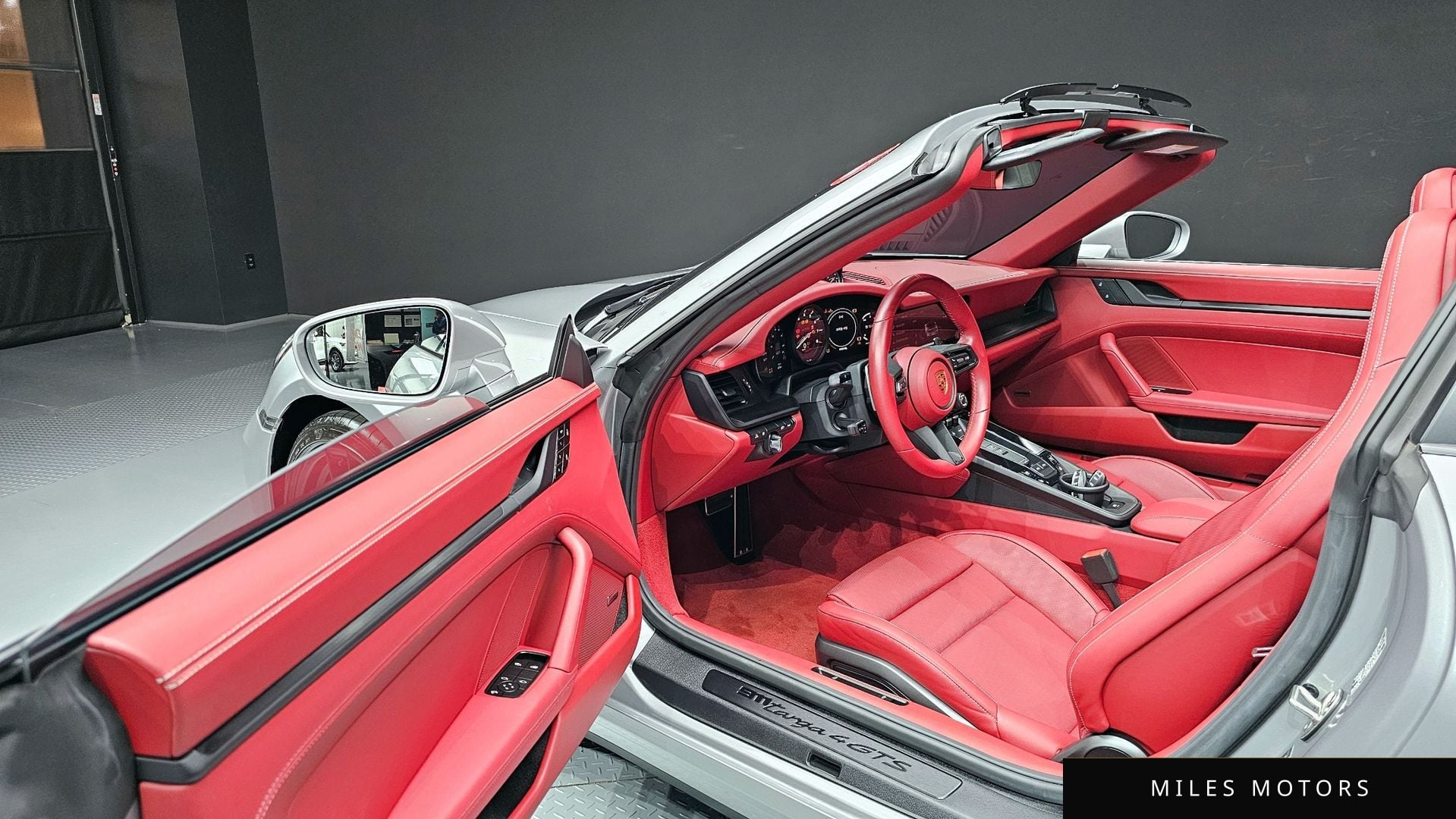 Porsche 911 (992) 2024 — миниатюра 11