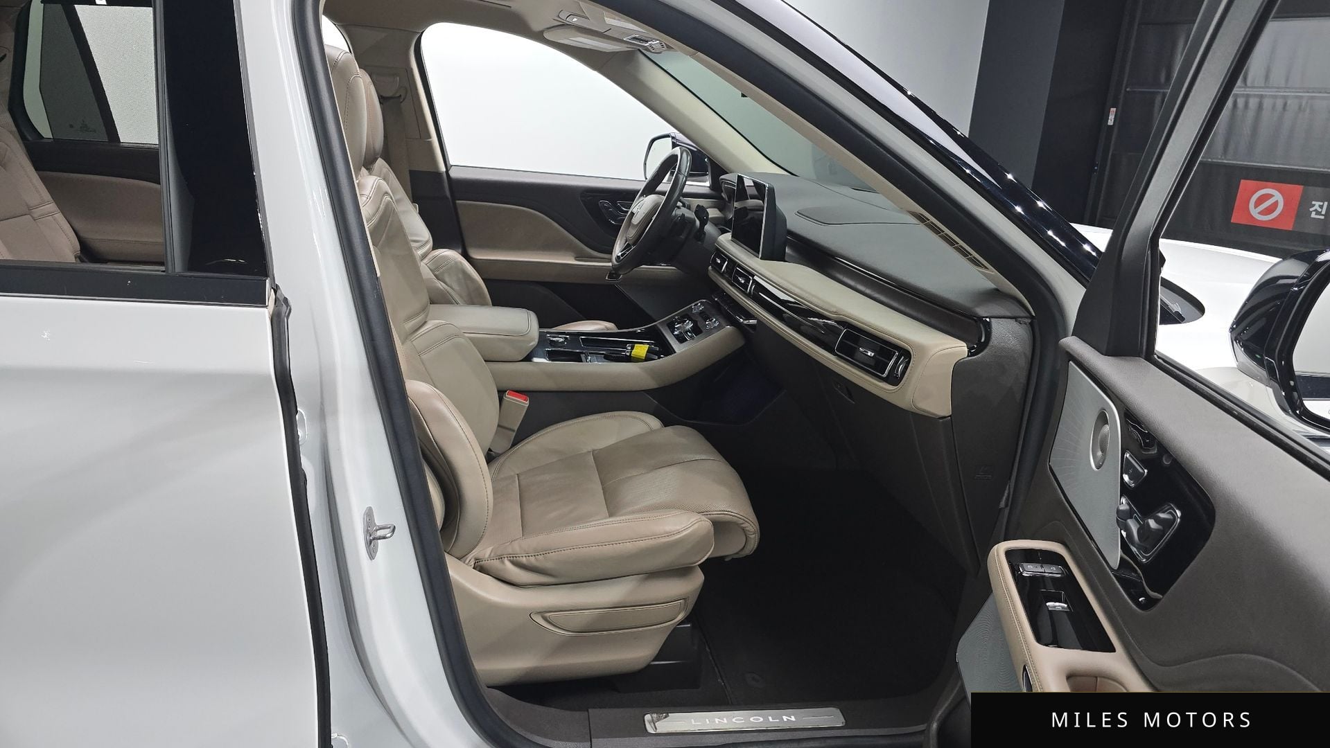 Lincoln Aviator 2021 — миниатюра 10