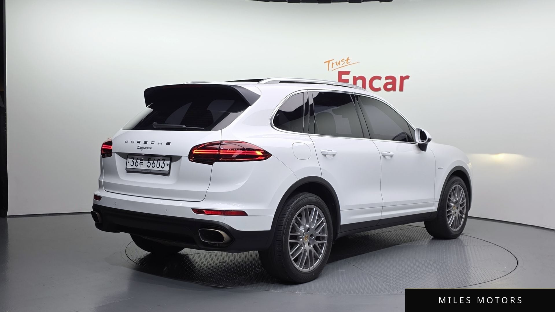 Porsche Cayenne 2015 — миниатюра 2