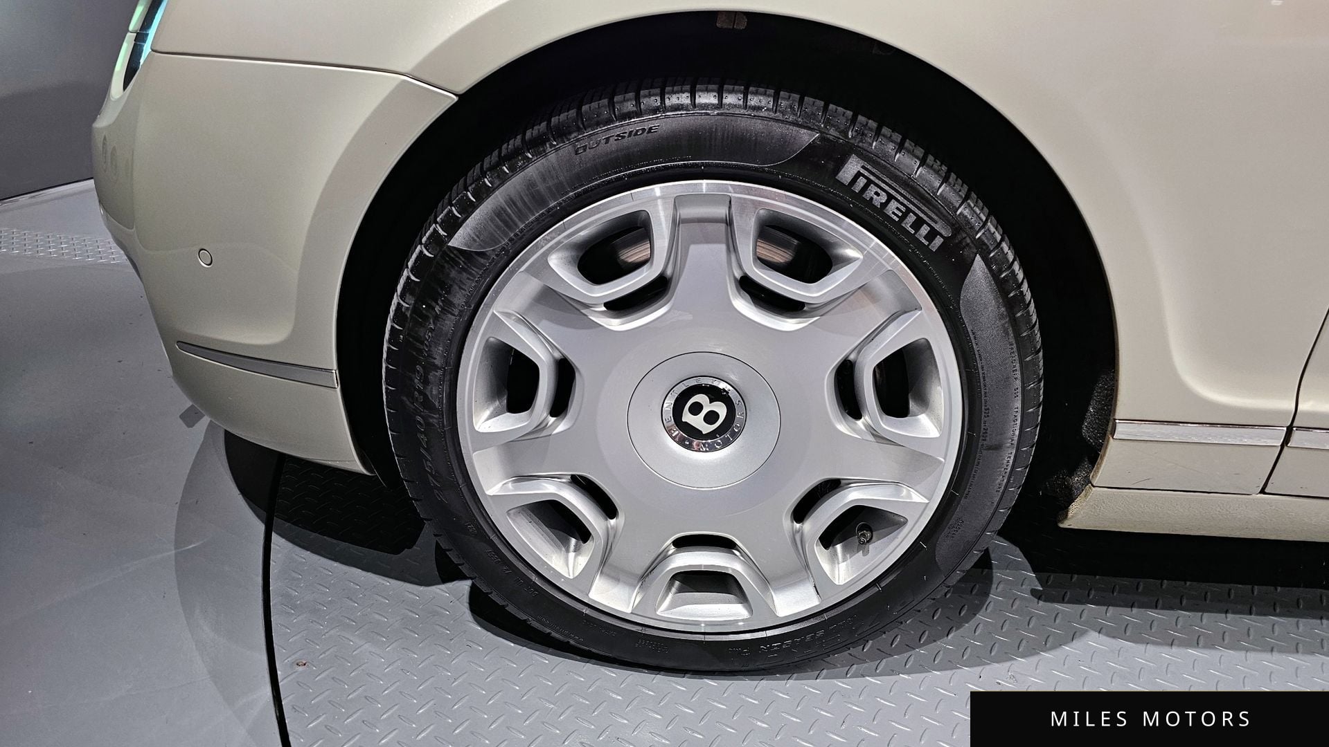 Bentley 플라잉스퍼 2011 — миниатюра 5