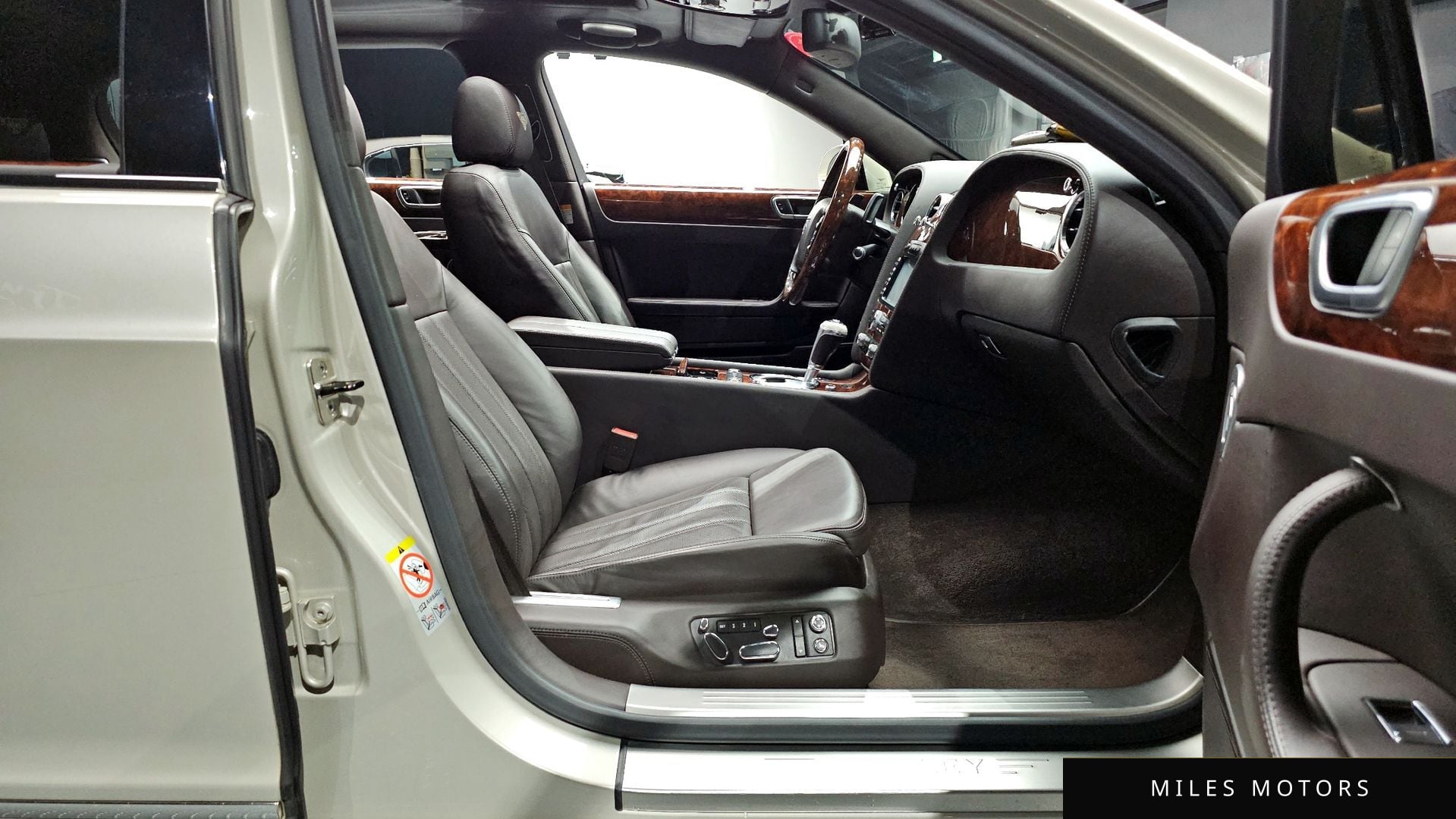 Bentley Flying Spur 2011 — миниатюра 10