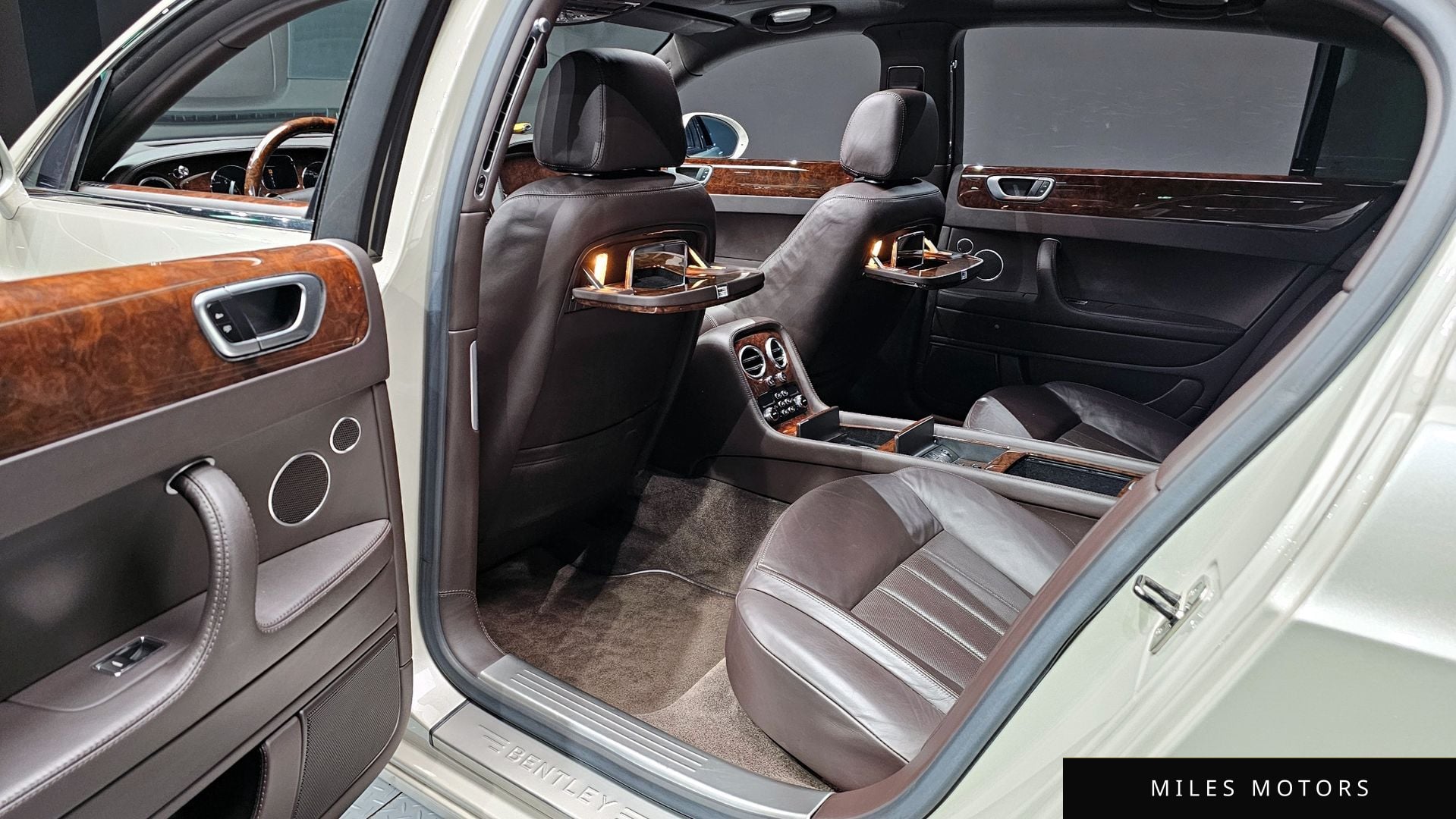 Bentley Flying Spur 2011 — миниатюра 12