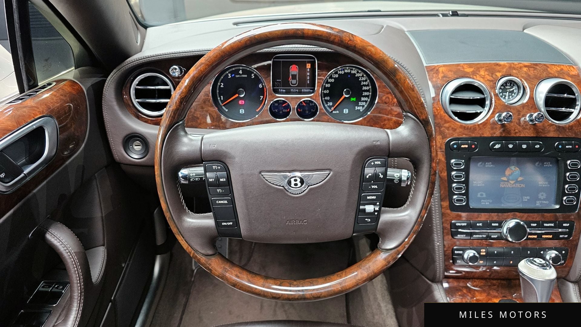 Bentley Flying Spur 2011 — миниатюра 14