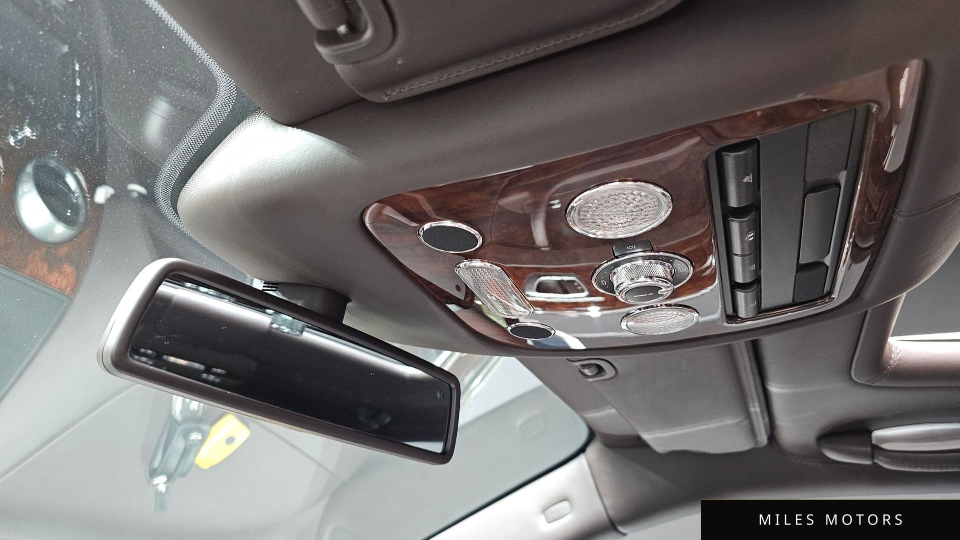 Bentley Flying Spur 2011 — миниатюра 15