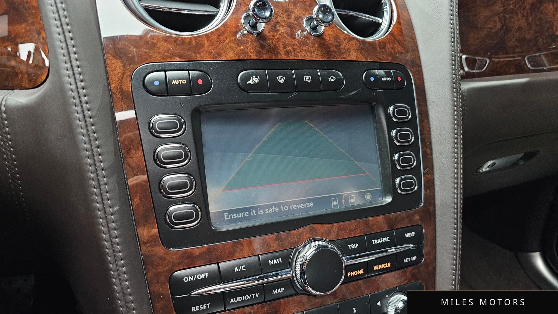 Bentley Flying Spur 2011 — миниатюра 16