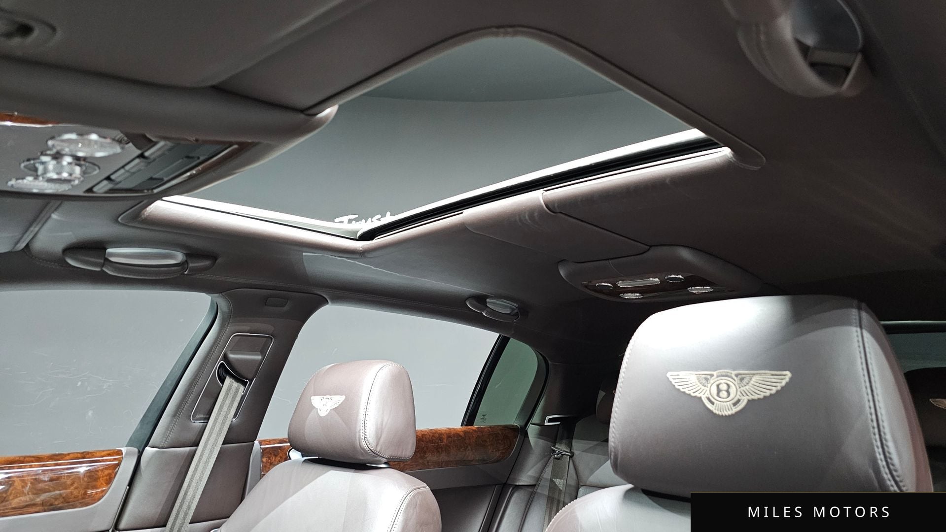 Bentley Flying Spur 2011 — миниатюра 19
