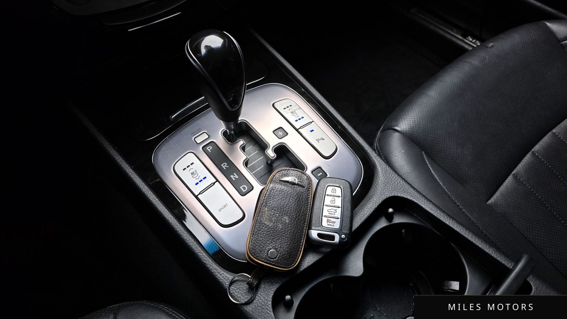 Hyundai Genesis 2012 — миниатюра 9