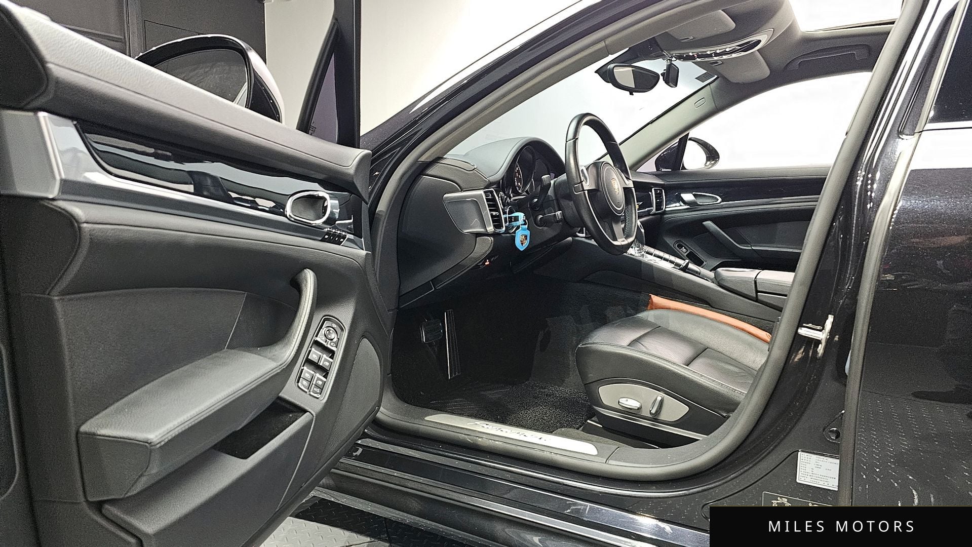 Porsche Panamera 2011 — миниатюра 10