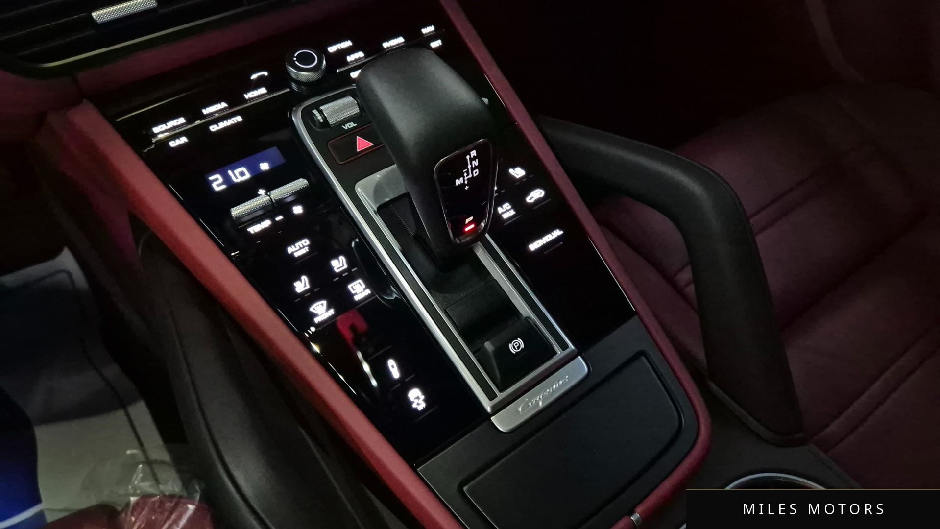 Porsche Cayenne 2023 — миниатюра 11