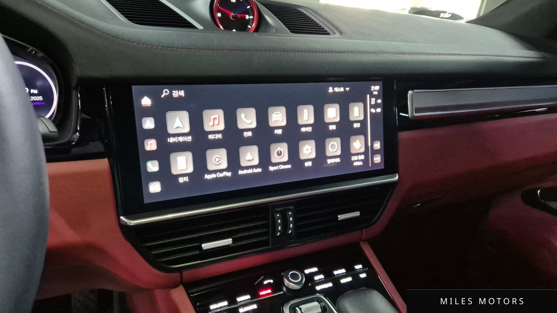 Porsche Cayenne 2023 — миниатюра 12
