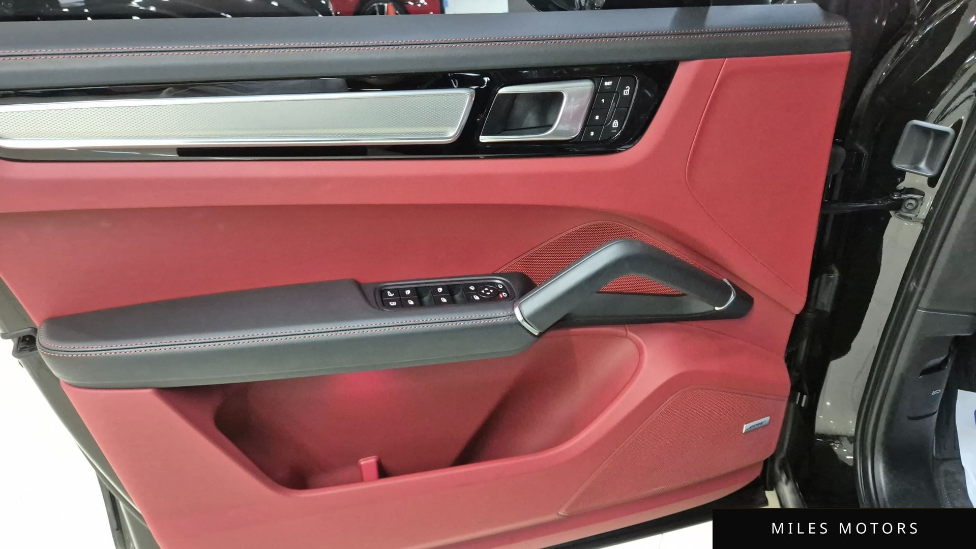 Porsche Cayenne 2023 — миниатюра 17