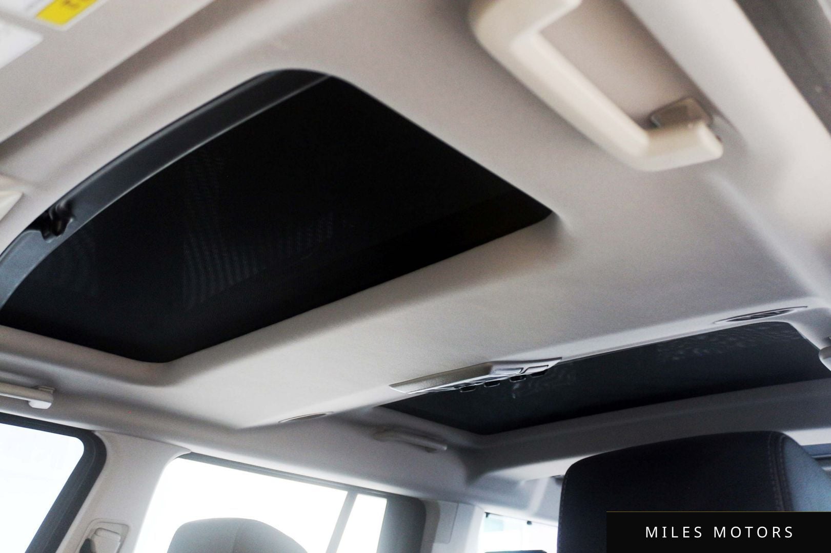 Land Rover Discovery 2016 — миниатюра 9