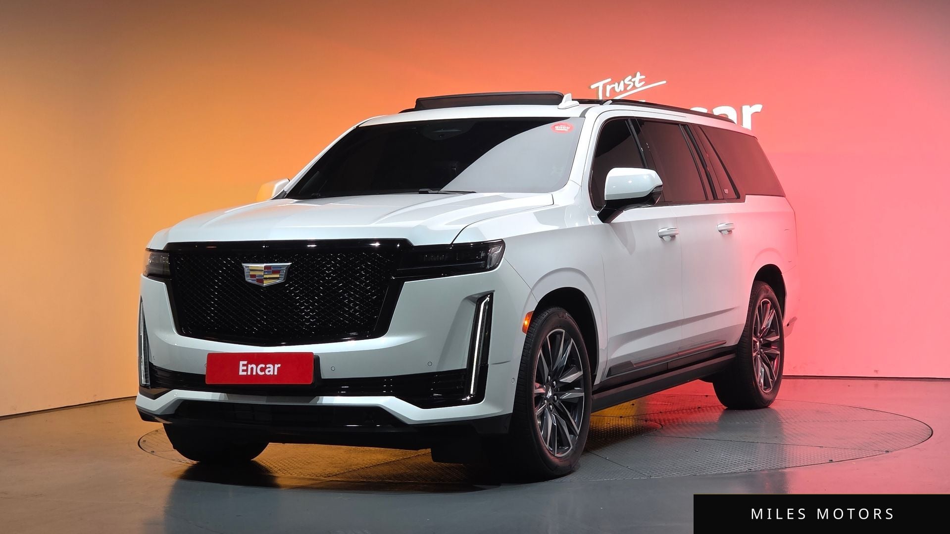 Cadillac Escalade 2023 — миниатюра 10
