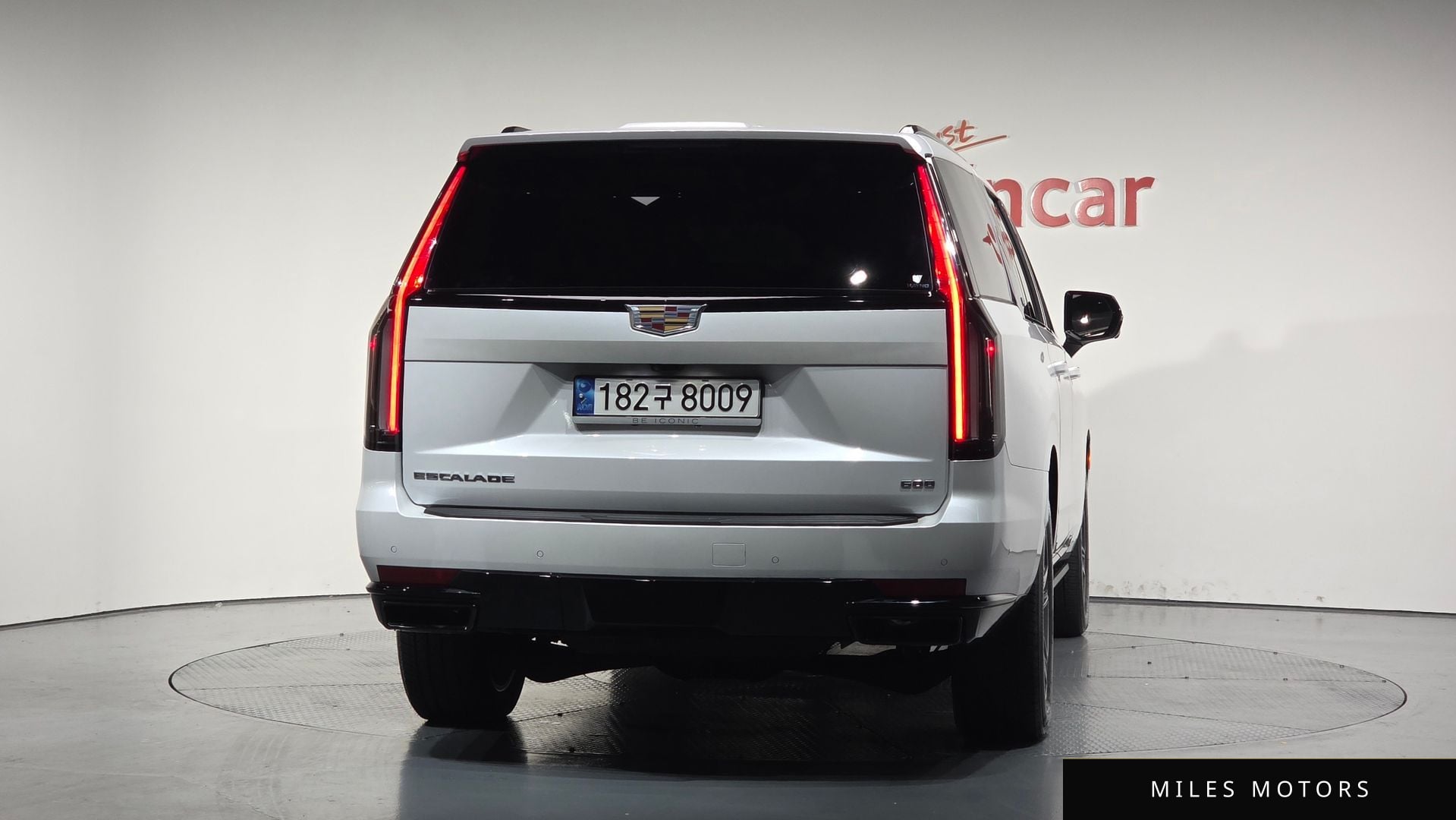 Cadillac Escalade 2023 — миниатюра 3