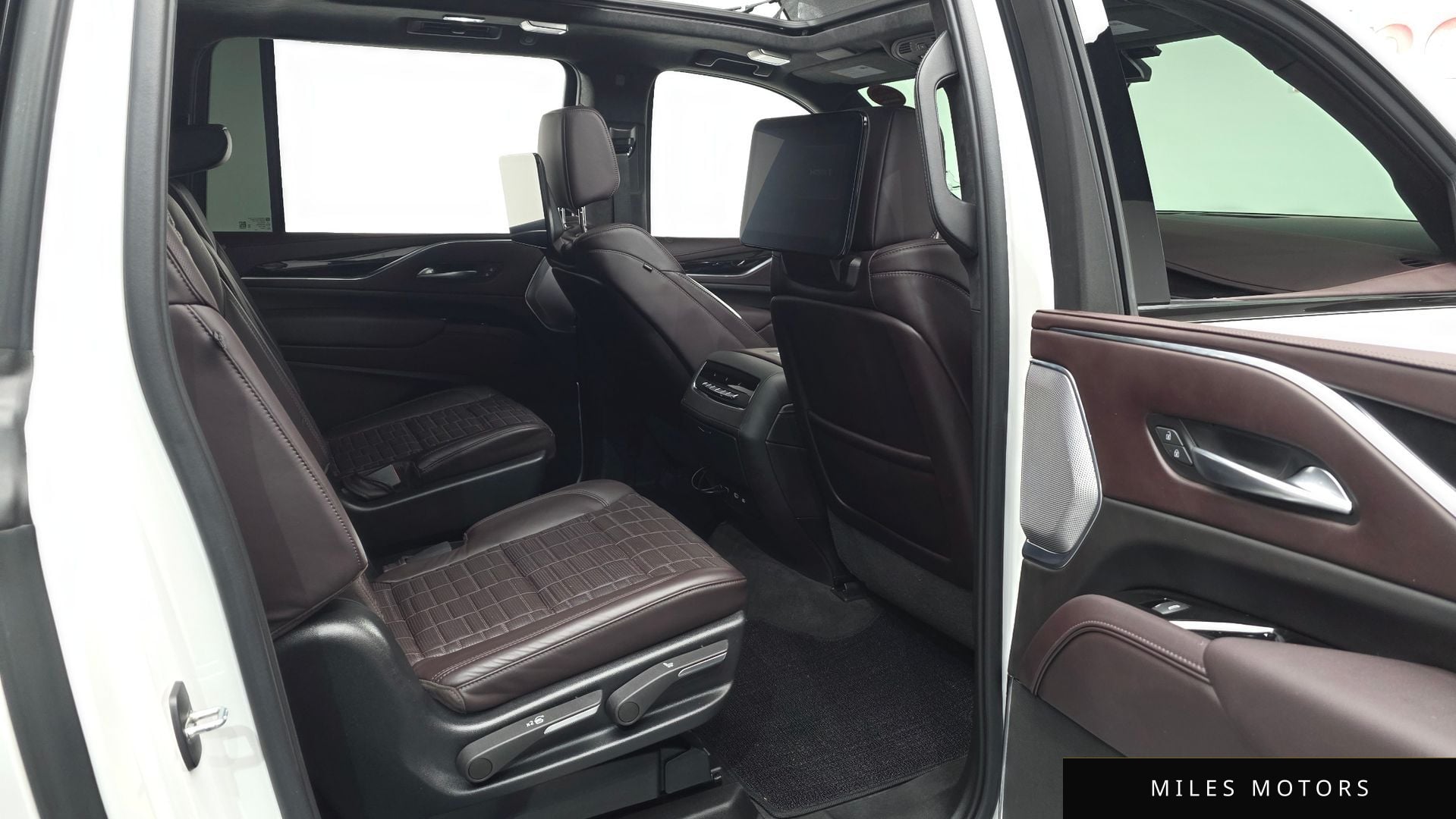 Cadillac Escalade 2023 — миниатюра 11