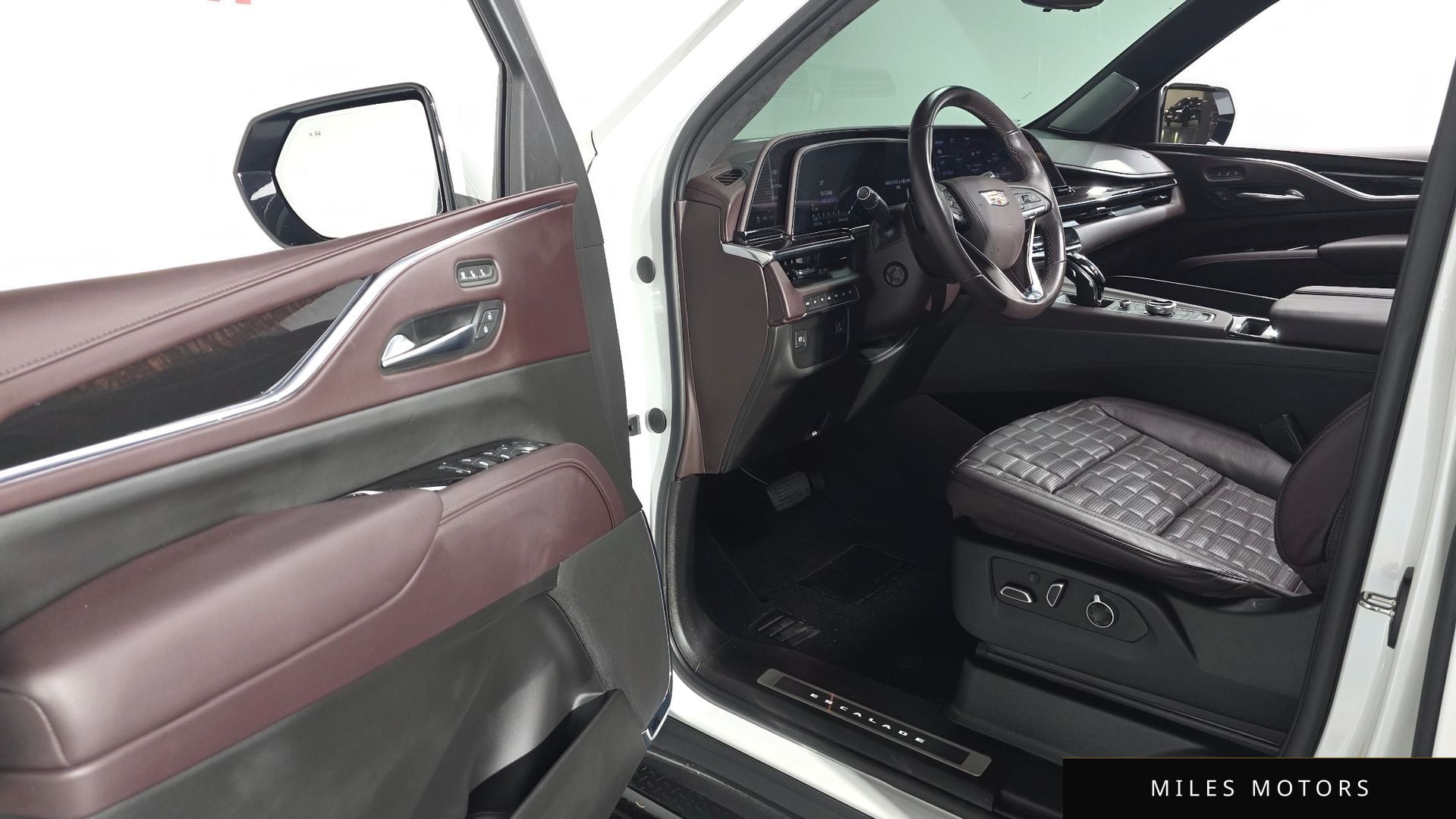 Cadillac Escalade 2023 — миниатюра 12