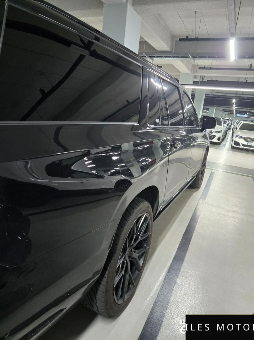 Cadillac Escalade 2023 — миниатюра 2