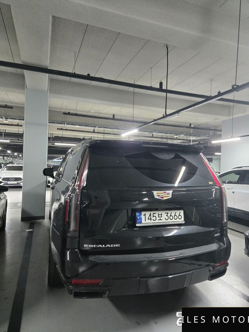 Cadillac Escalade 2023 — миниатюра 3