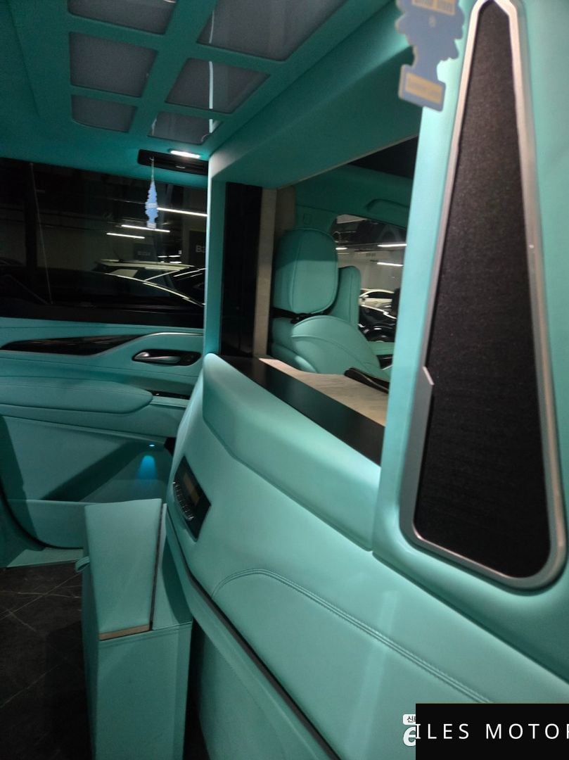 Cadillac Escalade 2023 — миниатюра 6