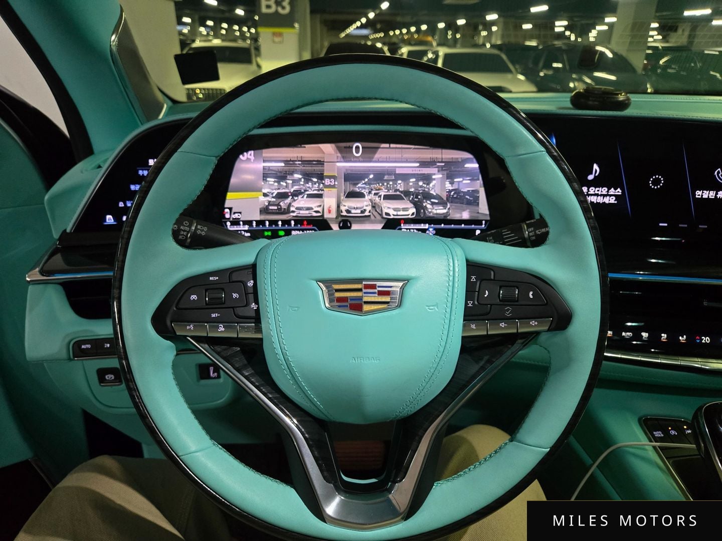 Cadillac Escalade 2023 — миниатюра 10