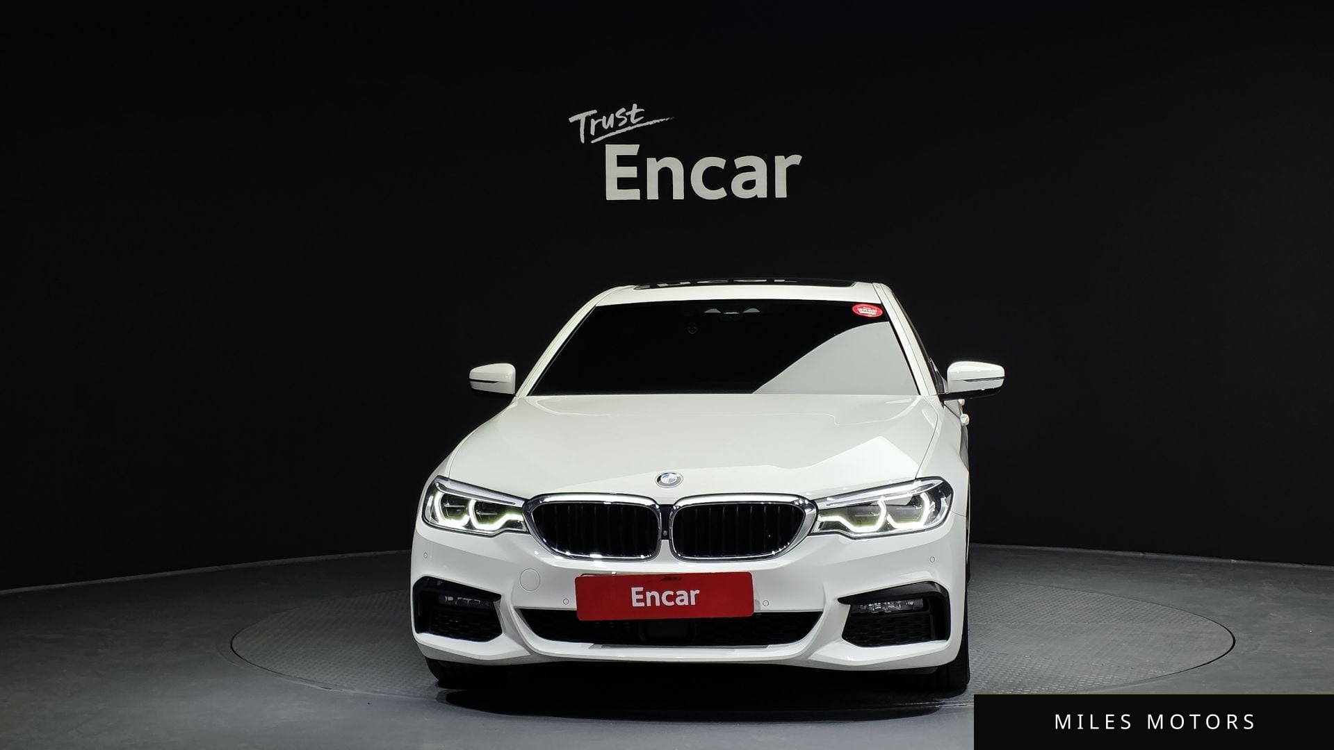 BMW 5 Series (G30) 2019 — миниатюра 3