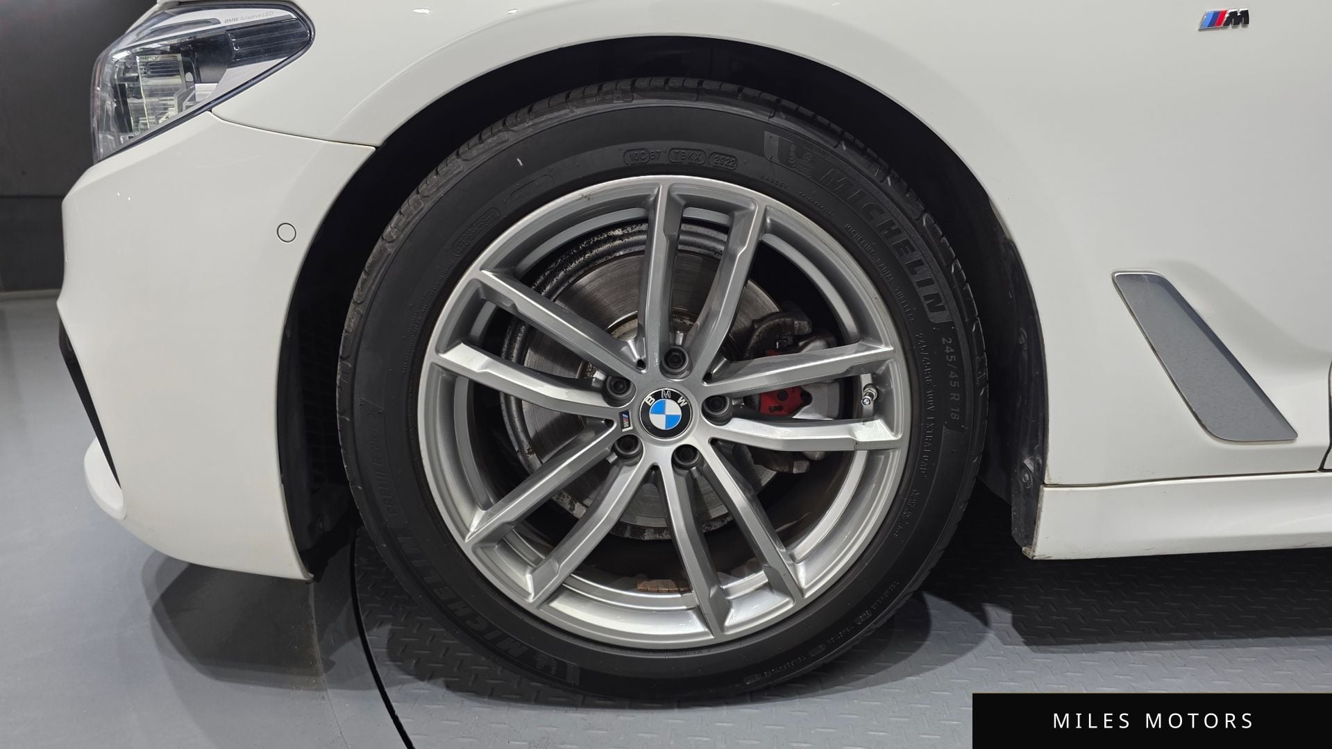 BMW 5 Series (G30) 2019 — миниатюра 5