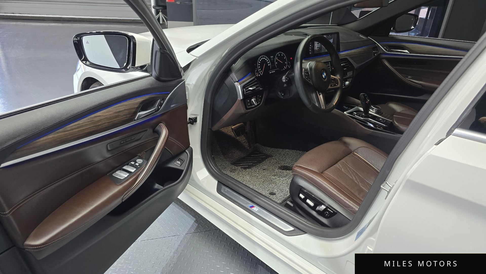 BMW 5 Series (G30) 2019 — миниатюра 11