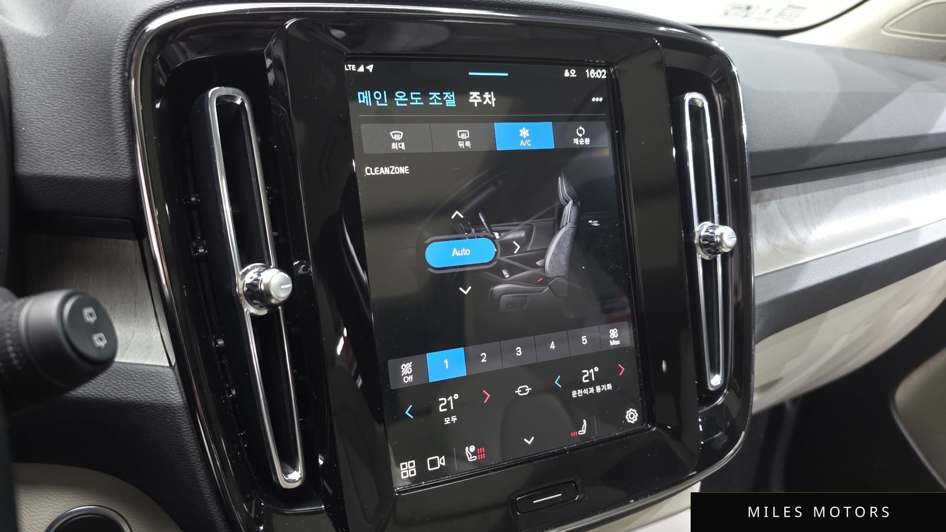 Volvo XC40 2025 — миниатюра 16