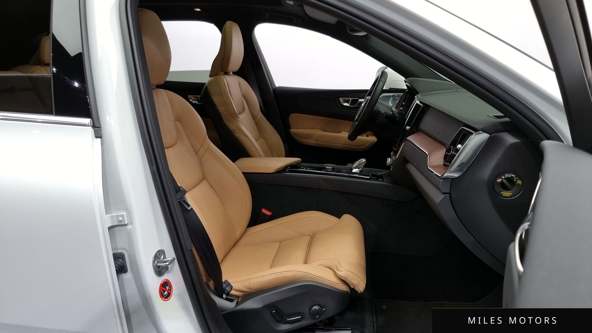 Volvo XC60 2025 — миниатюра 11