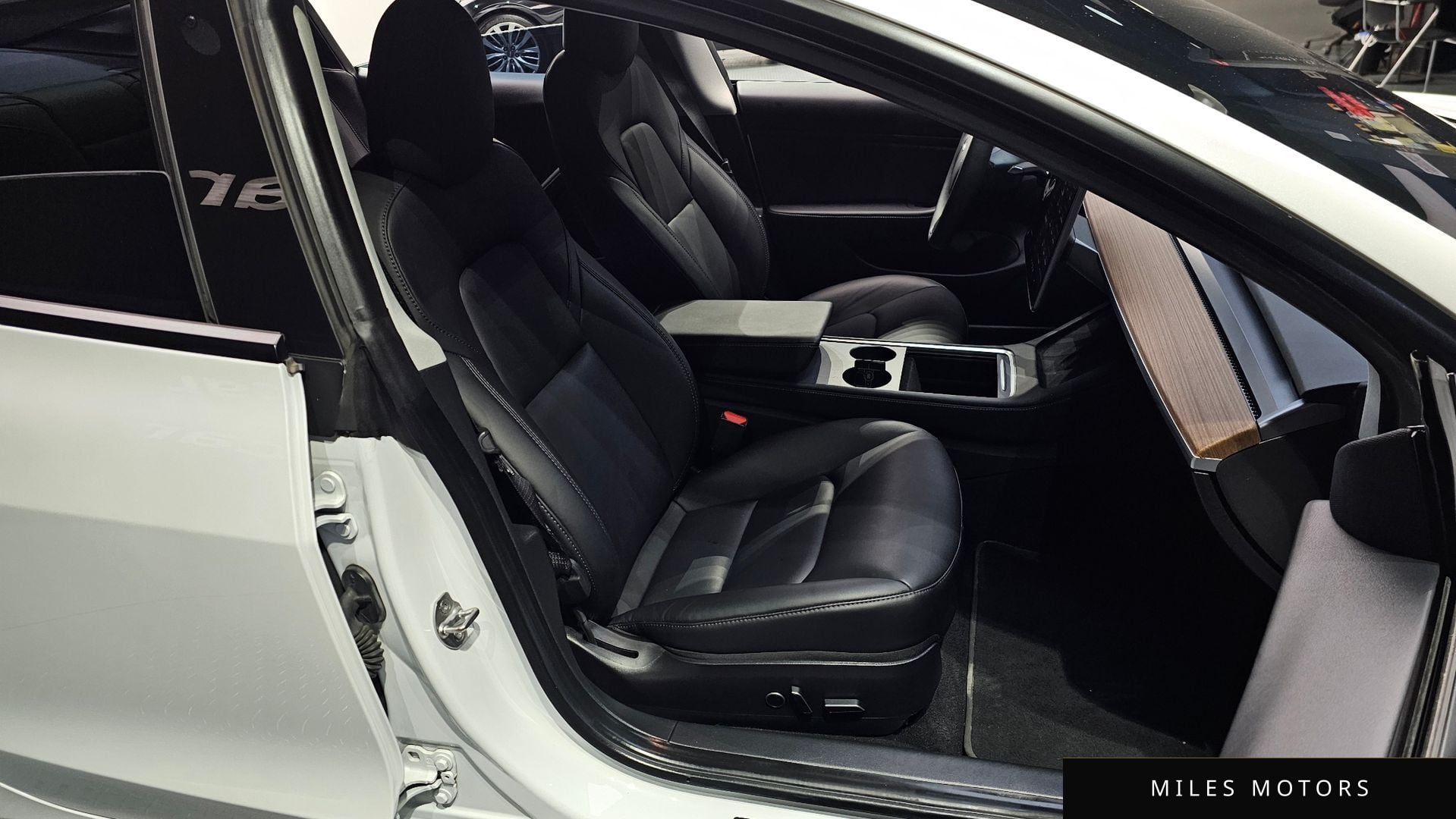 Tesla Model 3 2021 — миниатюра 12