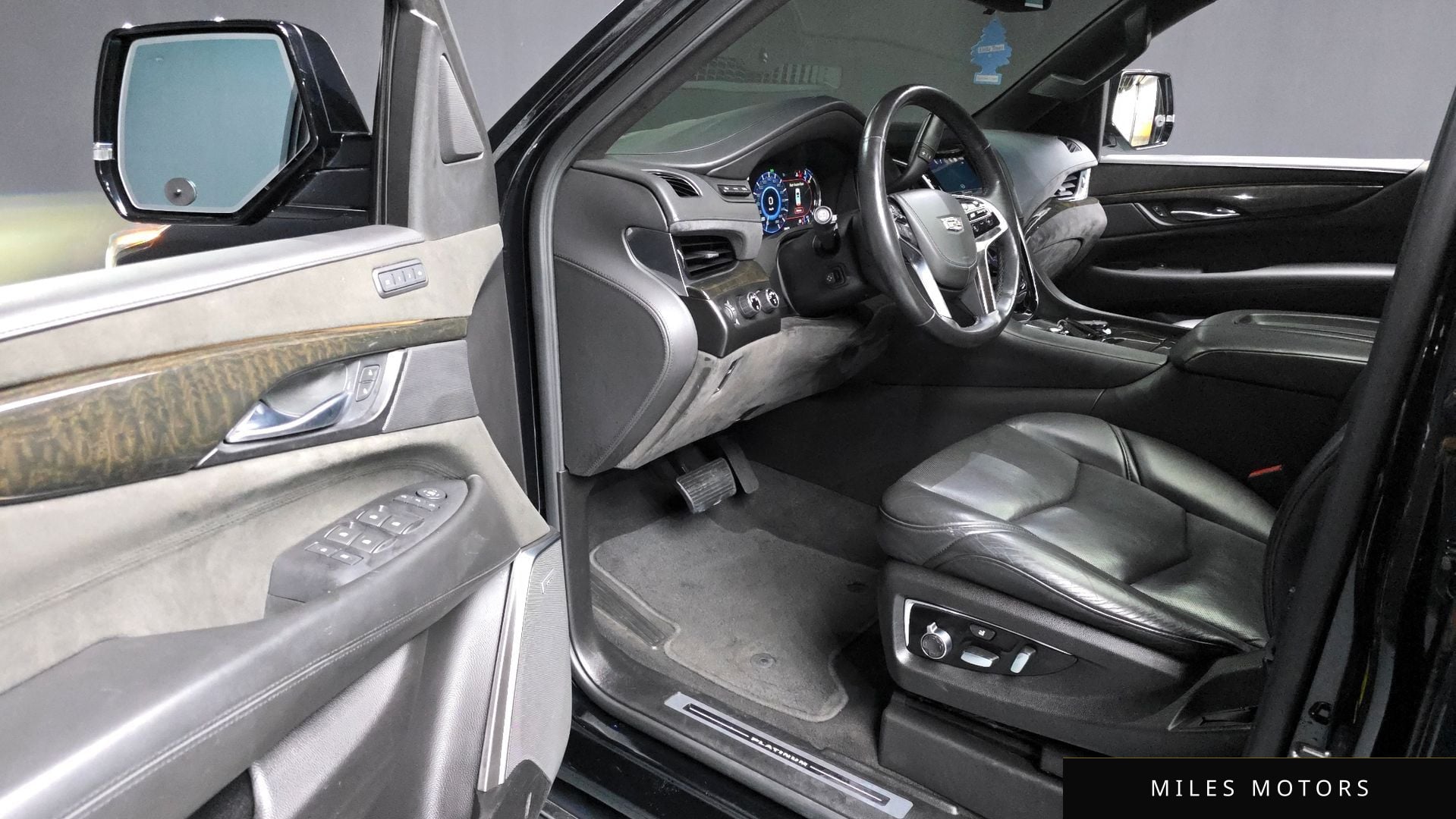 Cadillac Escalade 2019 — миниатюра 10