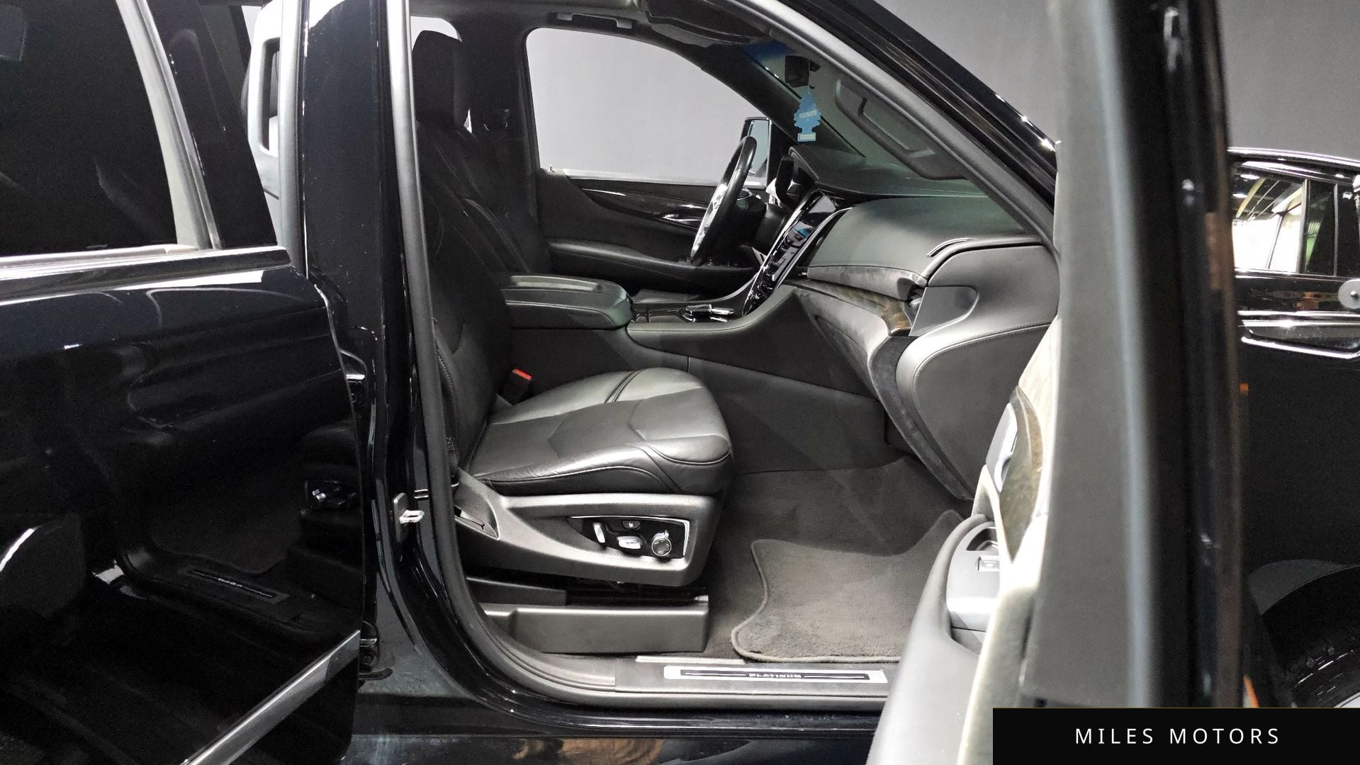 Cadillac Escalade 2019 — миниатюра 11