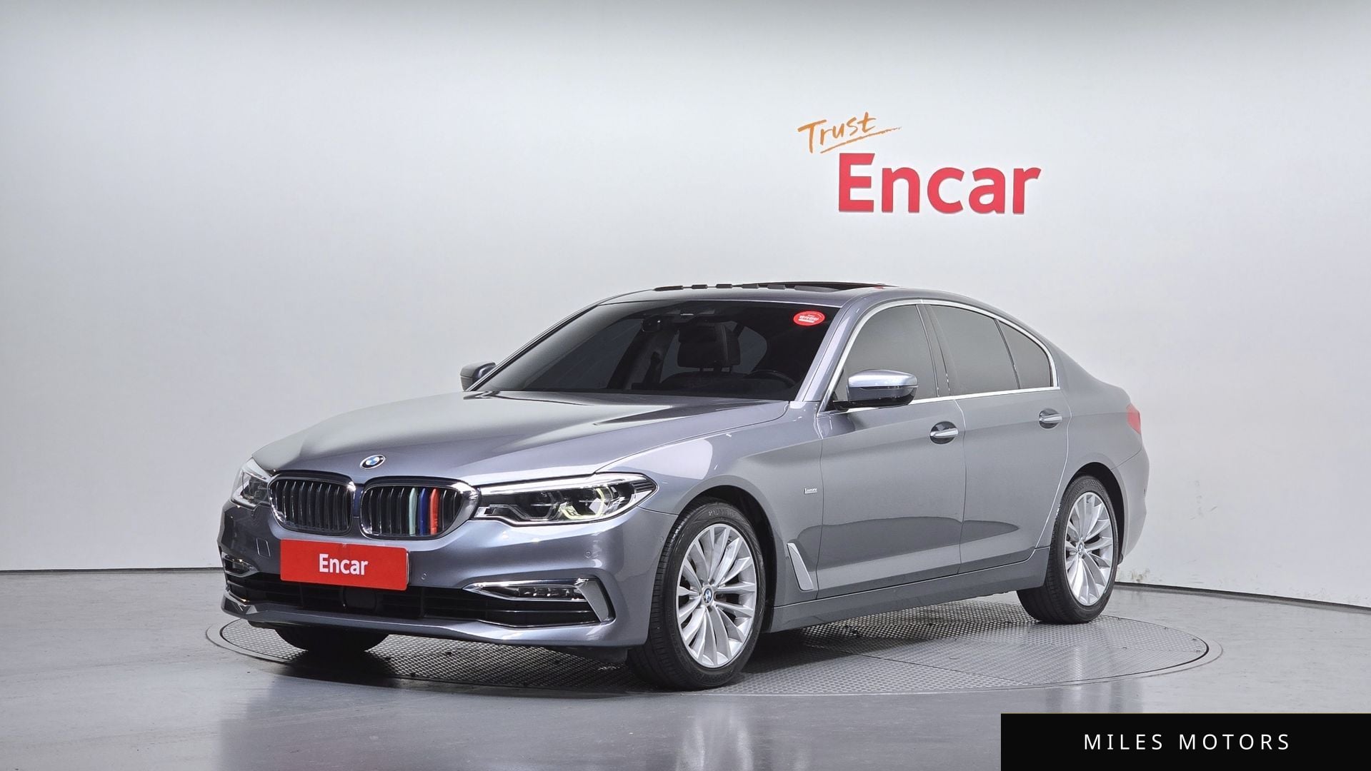 BMW 5 Series (G30) 2018 — фото 1 из 12